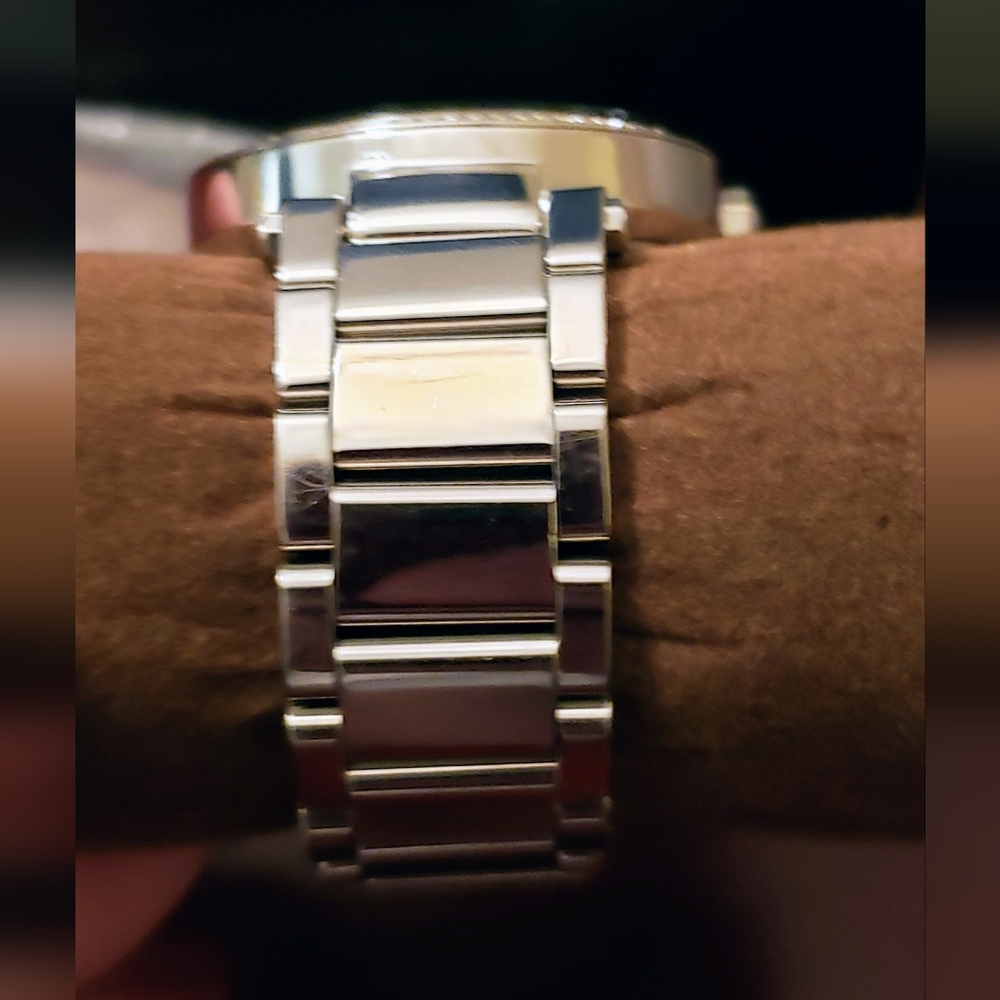 Michael Kors Parker Pavé Silver-Tone Watch. - Picture 8 of 10